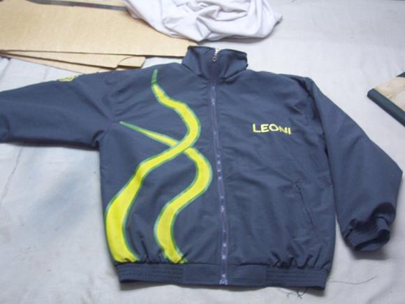 http://leoniforum.free.fr/filipe/1/Tem_Tracksuit_1_.JPG