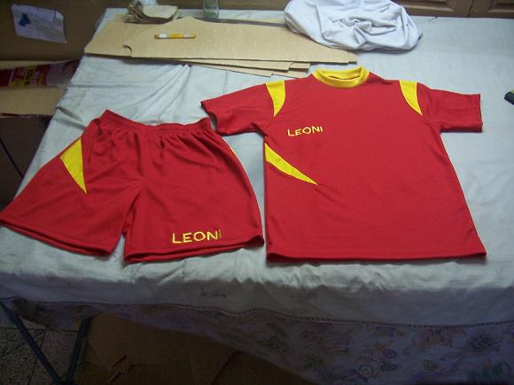 http://leoniforum.free.fr/filipe/1/Thomas_Front_1_.JPG